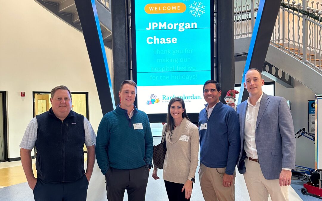 Donors and Volunteers Decorate for the Holidays